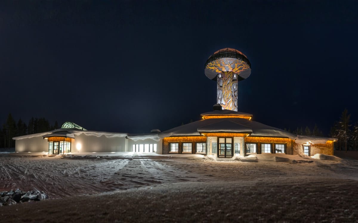 Kakslauttanen Arctic Resort — Glass Igloo — aurora viewing